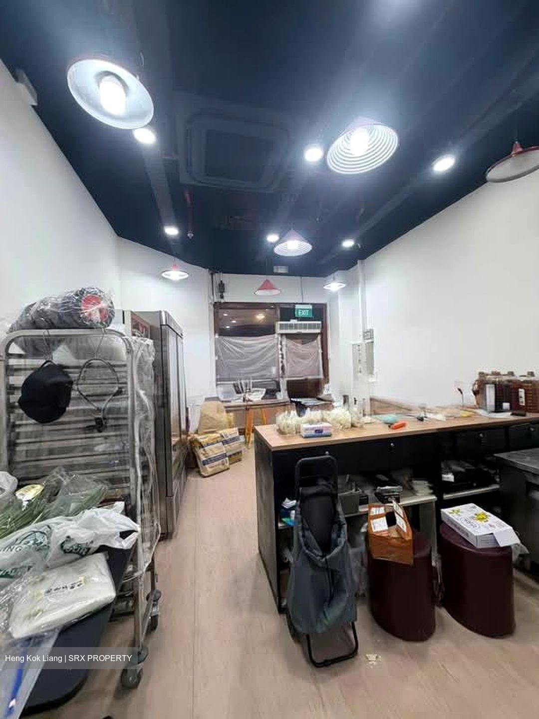 Burlington Square (D7), Retail #582296891